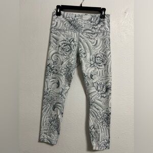 Lululemon Athletica White and Gray Patterned Leggings Size 10